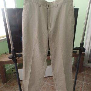 Haggar Men’s Khaki Pants, size 36x29, Nw/oT
